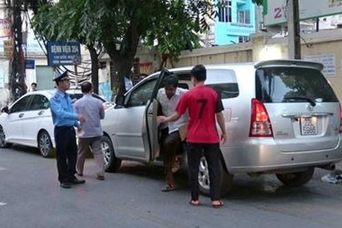 Bị bắt tại trận, xe 'dù' trá hình nêu lý do biện minh