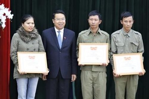 Đi du lịch mất ví, bỗng nhận lại qua đường bưu điện