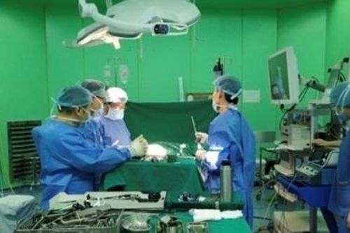 Ghép thận thành công từ người mẹ hiến cho con gái