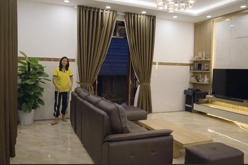 Hoa hậu H'Hen Niê khoe ngôi nhà vừa sửa cho ba mẹ