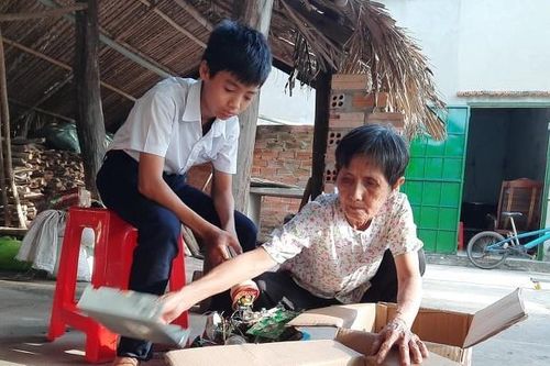Hoàn cảnh đáng thương của nam sinh thông miệng cống đốn tim cộng đồng mạng