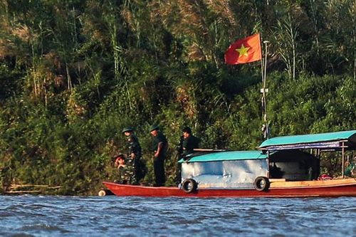 Trục vớt thành công quả bom gần cầu Long Biên