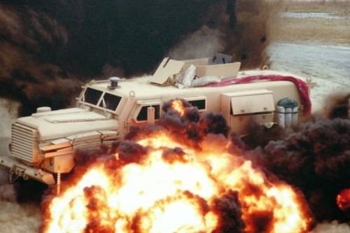 Một kho vũ khí, hai xe thiết giáp Mỹ bị phá hủy sau vụ tấn công tại Syria