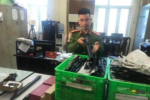 Cảnh sát bóc gỡ đường dây chuyên bán súng săn qua mạng