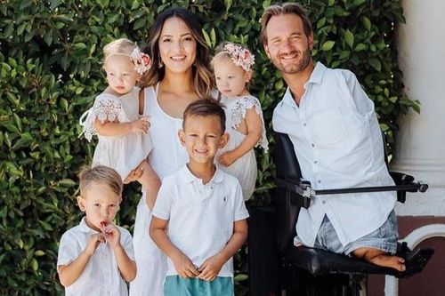 Cuộc sống gia đình như mơ của 'người không tay chân' Nick Vujicic