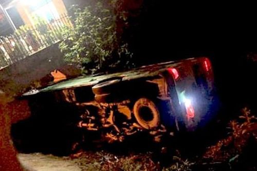 Xe khách chở học sinh bị lật, 30 người thoát chết
