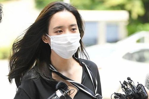 Bạn gái cũ của T.O.P làm chứng vụ cựu chủ tịch YG đe dọa nhân chứng
