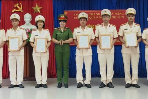 Khen thưởng lực lượng bắt đối tượng trộm số vàng trị giá khoảng 270 triệu đồng