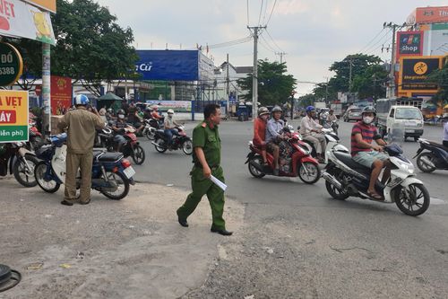 Nhóm trộm xe SH đâm 3 người bị thương khi bị vây bắt
