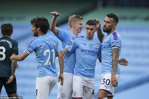 'Phá lưới' Burnley, Man City khiến ngày lên bục vinh quang của Liverpool thêm xa