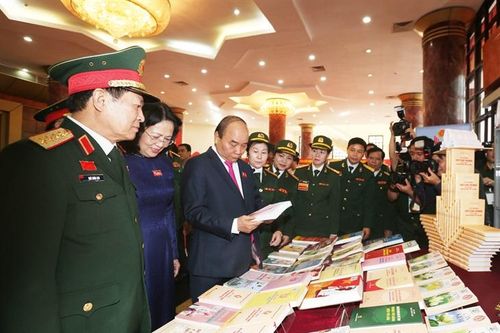 Thủ tướng Nguyễn Xuân Phúc dự Đại hội thi đua quyết thắng toàn quân lần thứ X
