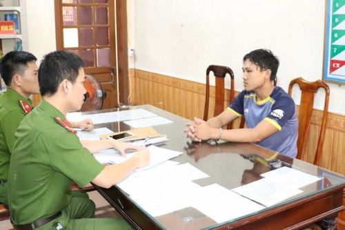 Hà Tĩnh: Bắt quả tang đối tượng vận chuyển trái phép gần 180kg pháo
