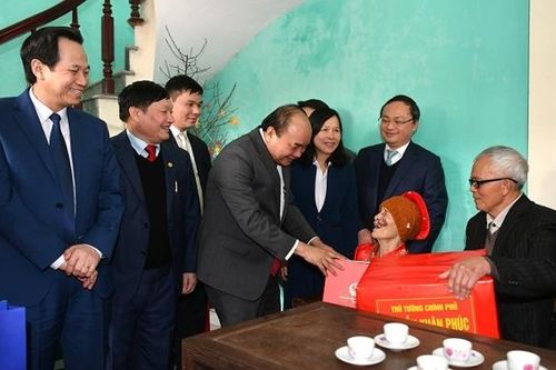 Chính phủ dành hơn 330 tỷ đồng trao quà tặng người có công