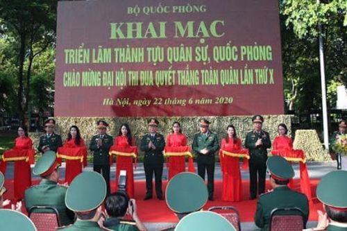 Khai mạc Triển lãm thành tựu quân sự, quốc phòng