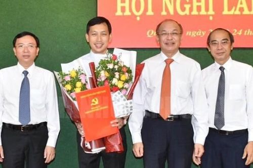 Thành ủy TPHCM trao quyết định về công tác nhân sự