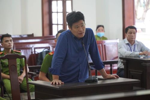 Giám đốc gọi giang hồ vây xe chở công an nhận thêm 3 năm tù về tội trốn thuế