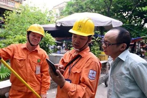 Đình chỉ công tác Phó giám đốc Công ty Điện lực Quảng Bình và Giám đốc Điện lực Đồng Hới