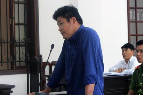Giám đốc gọi giang hồ chặn xe công an lĩnh thêm 3 năm tù vì trốn thuế