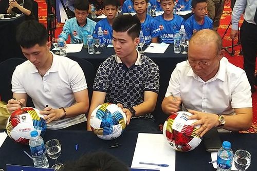 Thầy Park, Duy Mạnh và Đình Trọng hâm nóng giải U13 toàn quốc