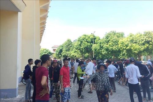 Nạn 'phe vé' ở sân Vinh trước trận Sông Lam Nghệ An - TP Hồ Chí Minh