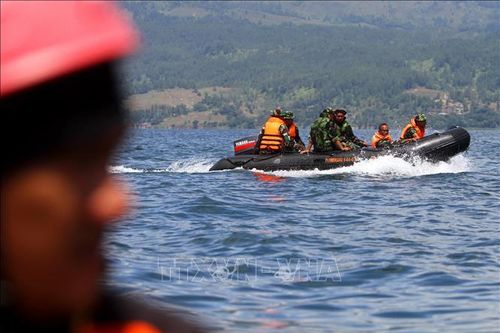 Đắm thuyền tại Indonesia, 9 ngư dân mất tích