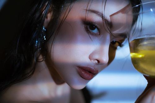 Yaya Trương Nhi trở lại đầy quyến rũ trong phim mới, thẳng thắn chia sẻ về chuyện 'người thứ 3'