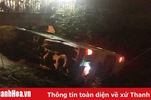 Vụ xe khách chở học sinh bị lật: Cần quản lý nghiêm việc tổ chức liên hoan, chụp ảnh kỷ yếu