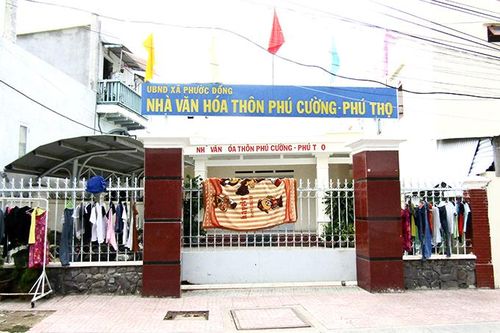 Khu vực cổng nhà văn hóa chưa đẹp