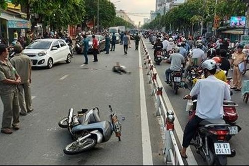 Nam thanh niên chạy xe máy tốc độ cao tự té tử vong