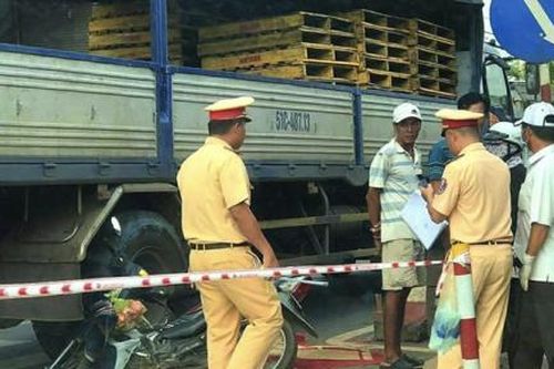 Xe tải va chạm xe máy trên QL1A, một người tử vong tại chỗ