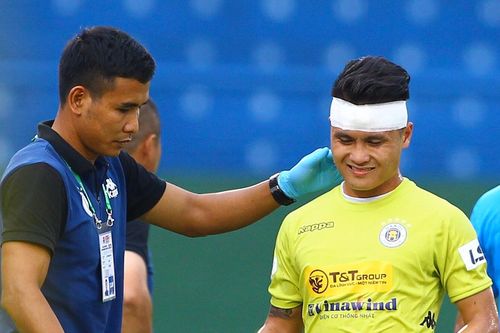 Quang Hải rách trán trong trận đấu với Bình Dương