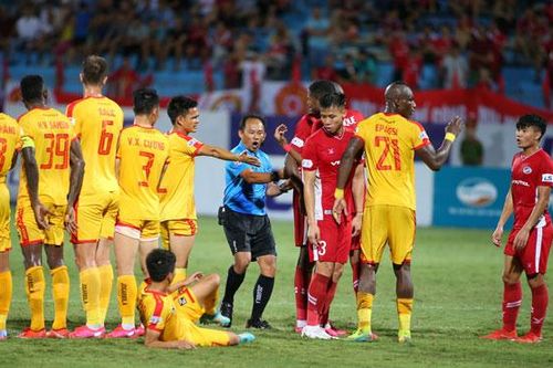 Quế Ngọc Hải trong ngày thầy Park dự khán trận Viettel vs Thanh Hóa