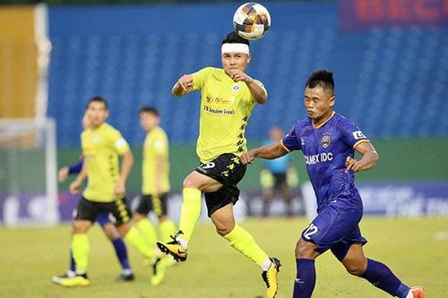 Ban huấn luyện, cầu thủ Bình Dương 'bốc hỏa' vì trọng tài