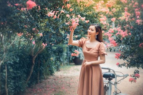 Đường tường vi hồng rực: Cách Linh Đàm 1km, chỉ 40K check-in thả ga