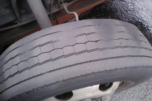 5 tác hại của việc chạy ô tô với áp suất lốp xe thấp
