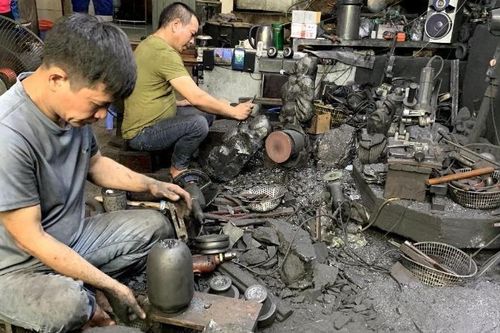 Độc đáo nghề điêu khắc than đá
