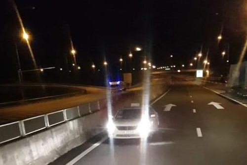 Chạy ngược chiều trên cao tốc, tài xế bị phạt 17 triệu đồng