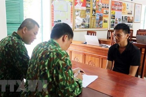 Bắt giữ đối tượng vận chuyển trái phép gần 7.000 bao thuốc lá ngoại
