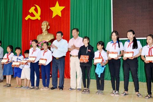Quan tâm, chăm lo trẻ em nhiều hơn