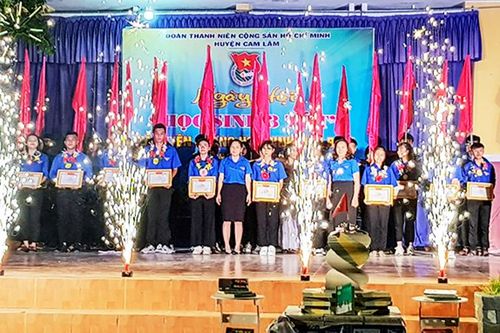 Huyện đoàn Cam Lâm: Tuyên dương 20 học sinh tiêu biểu