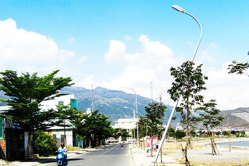 Trụ đèn bị nghiêng