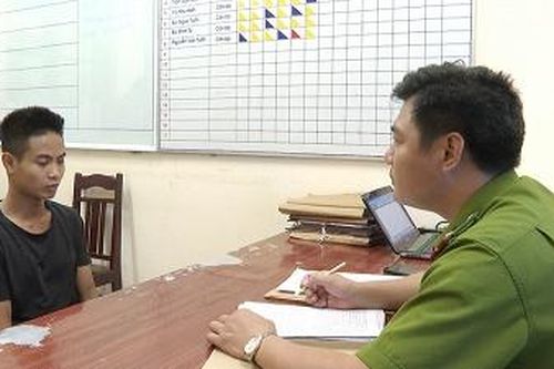 Bắt giữ người trái pháp luật để ép buộc làm nhân viên phục vụ quán Karaoke