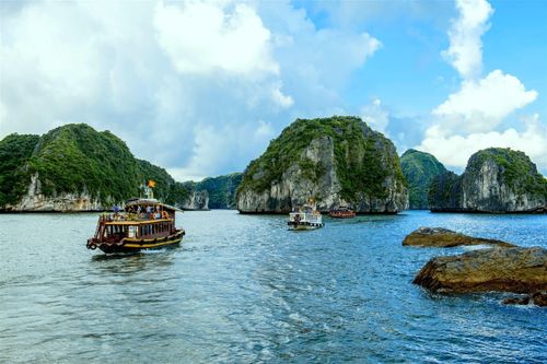 Mê mẩn với vẻ đẹp 'trời ban' của Vịnh Lan Hạ