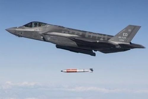 Hé lộ hình ảnh F-35A ném bom hạt nhân B61 ở California