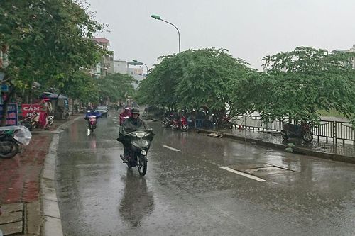 Bắc bộ giảm nắng, trời nóng kèm mưa giông lớn về chiều tối
