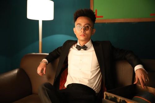 Rapper Rhymastic làm nhạc đả kích lối sống vật chất