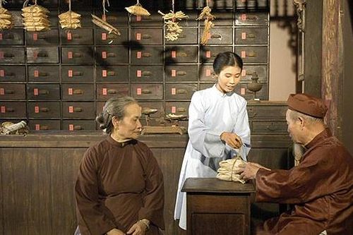 Tết Đoan ngọ xưa - đứa trẻ nào cũng được bà bôi cục vôi vào cổ