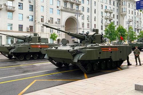 Các cỗ xe chiến đấu nổi bật trên Quảng trường Đỏ