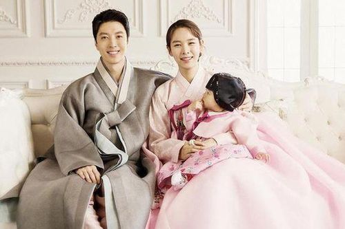 Jo Yoon Hee ly dị Lee Dong Gun: Gái ngoan bất lực trước trai hư