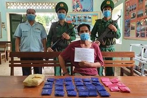 Bộ đội Biên phòng Sơn La: Bắt đối tượng vận chuyển trái phép 6.000 viên ma túy tổng hợp